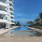 Luxury Beachfront Apartment 6 Guests Plus 1